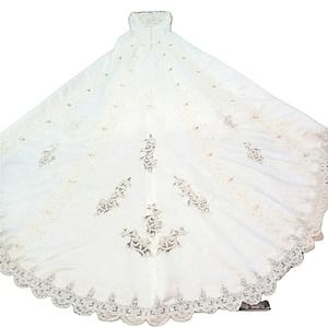 Wedding dress Kim Kardashian style